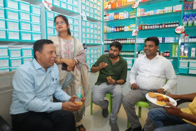 A pause for refreshments brings guests together between celebrations. — Kahalgaon, Bhagalpur