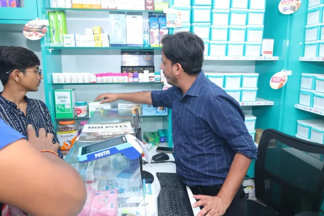A closer look at items being discussed behind the counter. — Bartand, Dhanbad