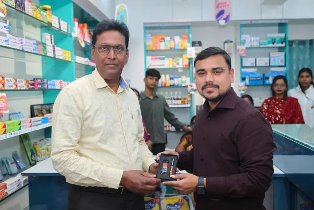 A commemorative presentation creates an opening-day memory. — Sakchi, Jamshedpur