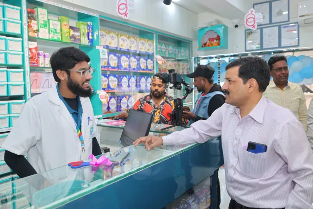 A friendly conversation continues across the pharmacy counter. — Sakchi, Jamshedpur