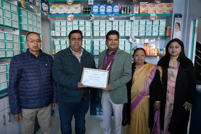 Guests celebrate a certificate presentation together. — Bariatu
