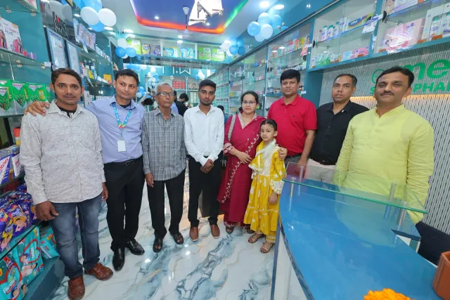 Opening-day guests gather for a group photograph inside. — Choti Kalyani, Muzaffarpur