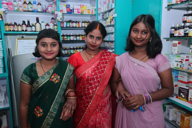 Guests share smiles during a quieter moment inside the store. — Gomia