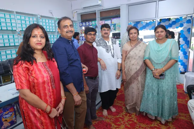 Opening-day guests come together for a group photograph. — Sonari, Jamshedpur