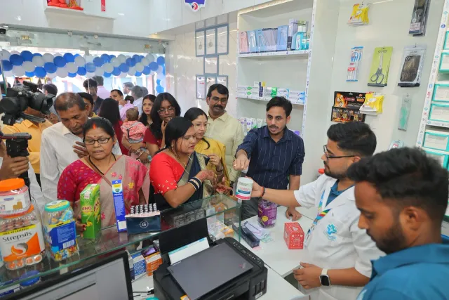 A candid conversation captures the bustle around the pharmacy counter. — Sirsiya, Giridih