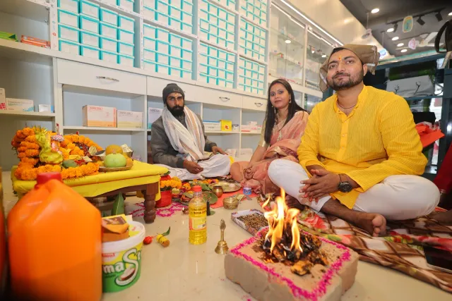 A traditional ceremony brings warmth to the opening celebrations. — Patepur road, Mahua